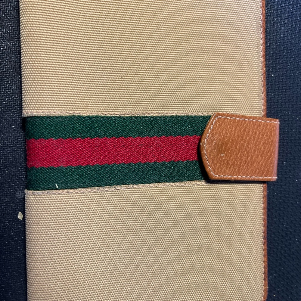 Vintage Gucci Tan and Green Men's passport holder